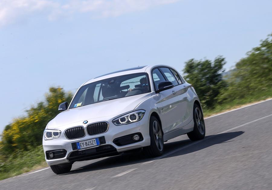  BMW 116d Sport Line 5-Door 2015 года  (фото 1 из 11)